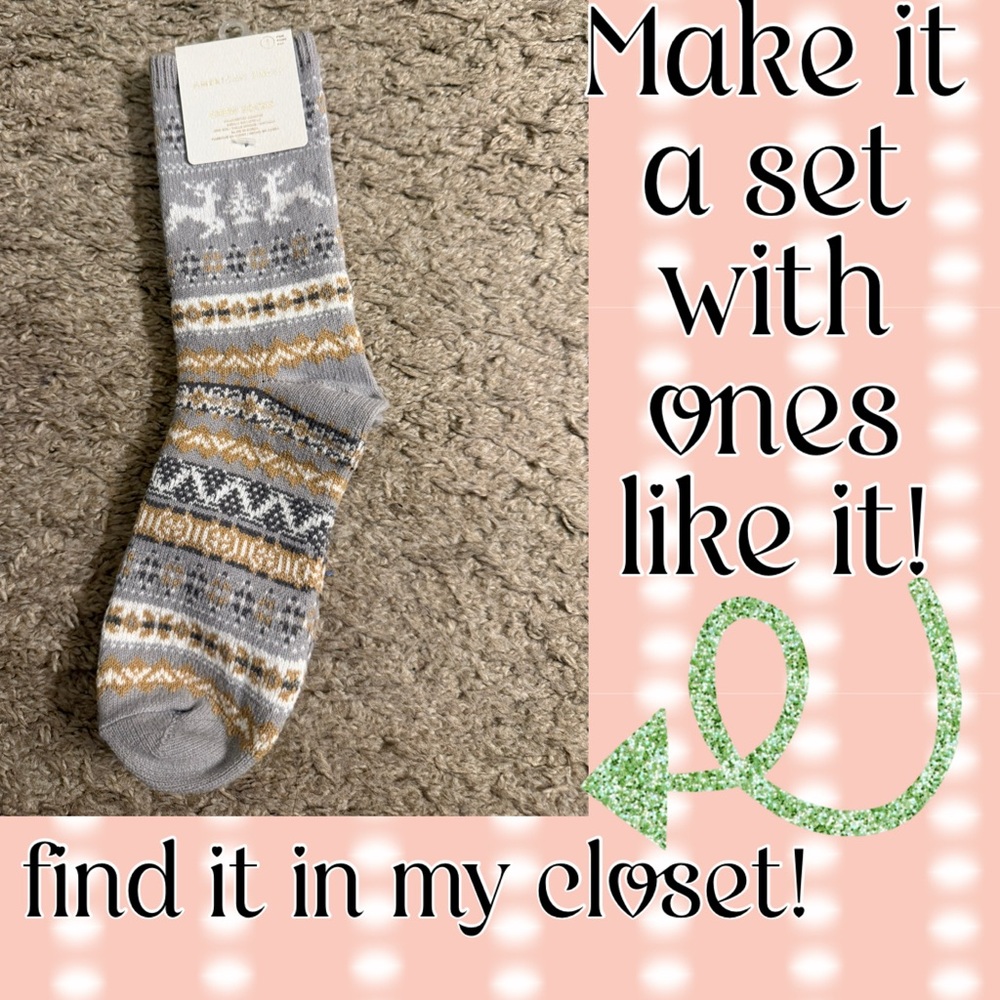 American Eagle AE Red Pink Christmas Tree Snack Cake Graphic Women’s Crew Socks - Picture 7 of 7
